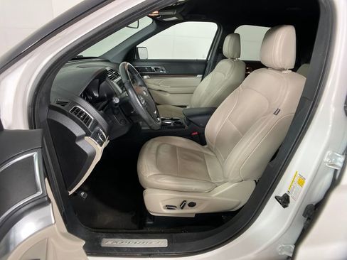Certified 2018 Ford Explorer Limited w/ Equipment Group 301A image 30