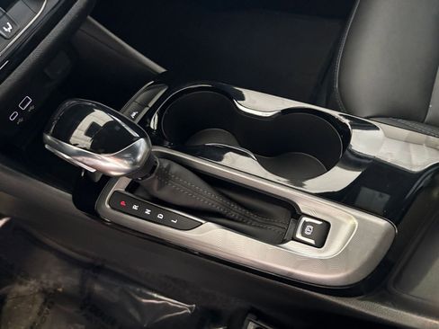 Used 2025 Buick Envista Sport Touring image 41