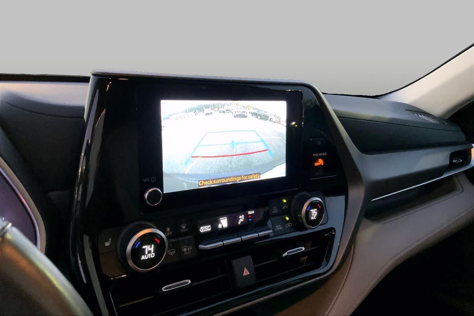 Used 2024 Toyota Highlander XLE FWD image 26