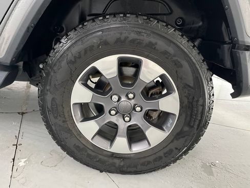 Used 2018 Jeep Wrangler Unlimited Sahara AWD/4WD image 10