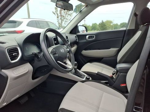 Used 2025 Hyundai Venue SEL FWD image 26
