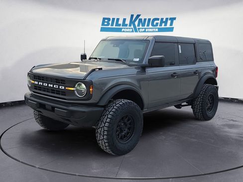 New 2025 Ford Bronco 4-Door image 2
