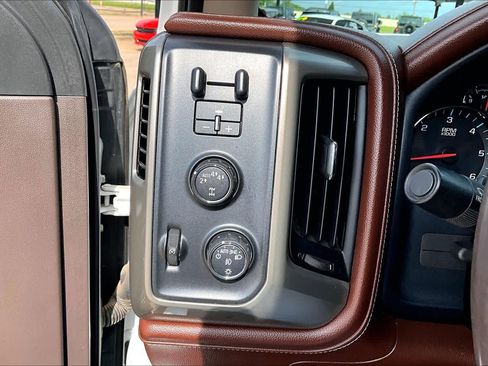 Used 2017 Chevrolet Silverado 1500 High Country image 34