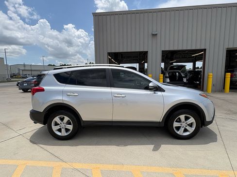 Used 2013 Toyota RAV4 XLE FWD image 9