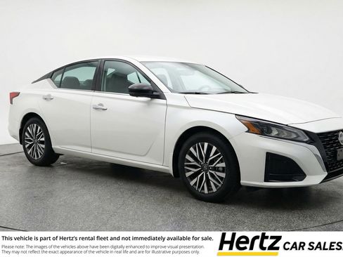 Used 2025 Nissan Altima 2.5 SV FWD image 1
