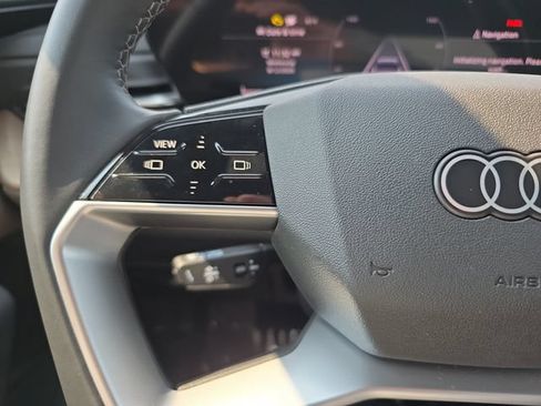 Certified 2025 Audi Q5 Premium w/ Convenience Package AWD/4WD image 17