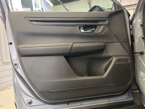 Used 2025 Honda CR-V EX image 9