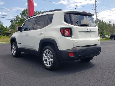Used 2017 Jeep Renegade Latitude w/ Popular Equipment Group AWD/4WD image 6