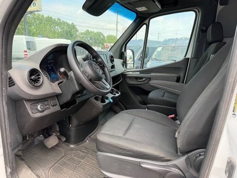 Used 2022 Mercedes-Benz Sprinter 3500 image 2