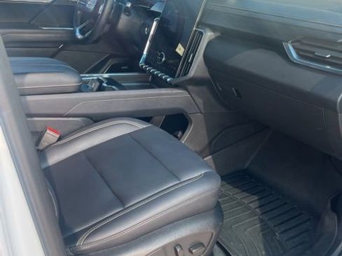 Used 2025 GMC Acadia Elevation w/ Elevation Premium Package AWD/4WD image 10