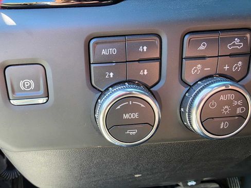 Used 2025 GMC Sierra 2500 AT4 w/ Technology Package AWD/4WD image 23