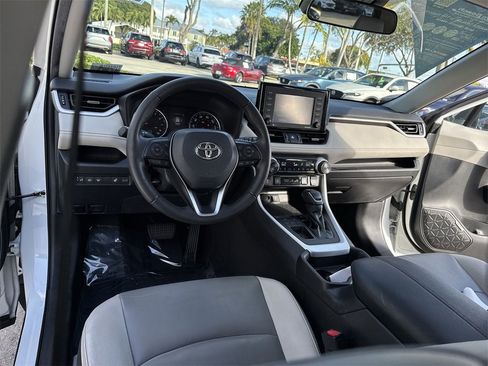 Used 2021 Toyota RAV4 XLE Premium image 36