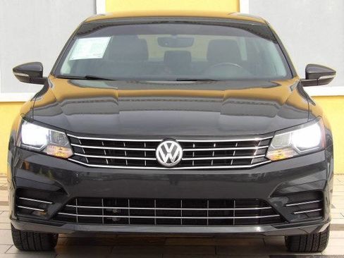 Used 2018 Volkswagen Passat 2.0T R-Line image 2