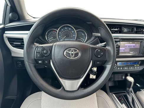 Used 2015 Toyota Corolla LE image 12