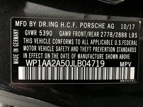 Used 2018 Porsche Macan AWD/4WD image 32