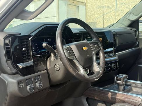 Used 2022 Chevrolet Silverado 1500 LTZ AWD/4WD image 5