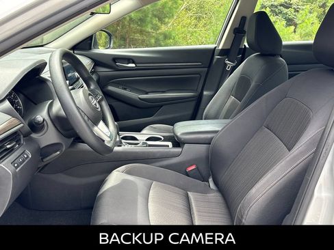 Used 2024 Nissan Altima 2.5 SV FWD image 5