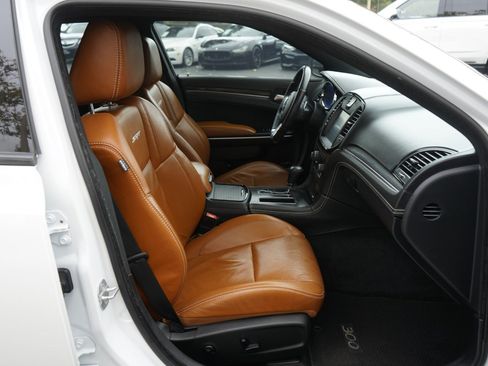 Used 2014 Chrysler 300 SRT8 w/ Leather Interior Group RWD image 20