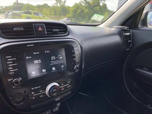 Used 2018 Kia Soul + FWD image 30