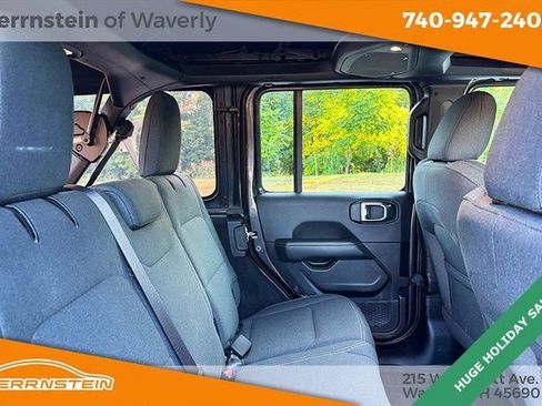 Used 2024 Jeep Wrangler Sahara image 26