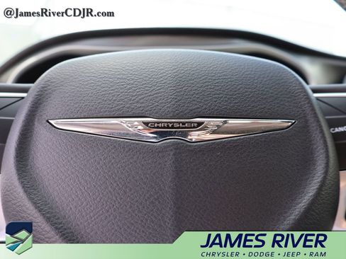 Used 2024 Chrysler Pacifica Touring-L FWD image 26