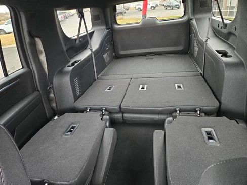 Used 2025 Chevrolet Suburban Z71 w/ Comfort Package image 13