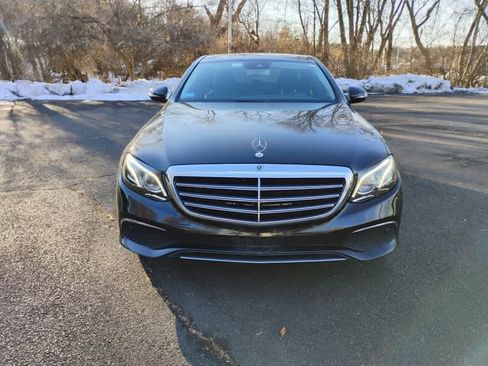Used 2018 Mercedes-Benz E 300 4MATIC w/ Premium 2 Package (Q02) image 2