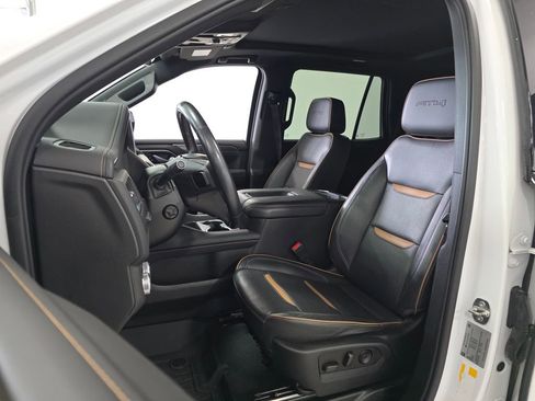 Used 2023 GMC Yukon AT4 w/ Technology Package AWD/4WD image 9