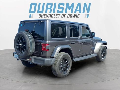 Used 2025 Jeep Wrangler Unlimited Sahara AWD/4WD image 3