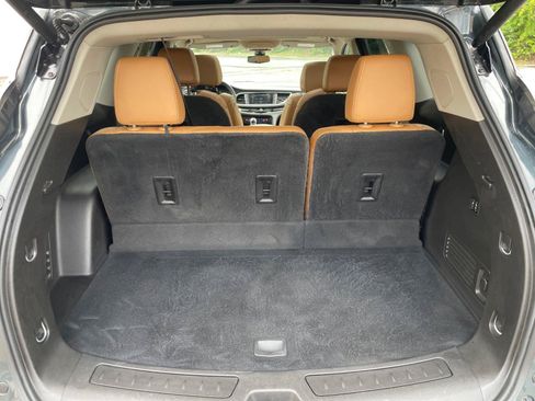 Used 2019 Buick Enclave Premium AWD/4WD image 16