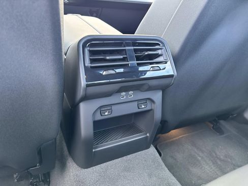 New 2026 BMW 550e xDrive w/ Premium Package image 18