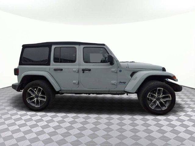 Used 2024 Jeep Wrangler Unlimited AWD/4WD image 3