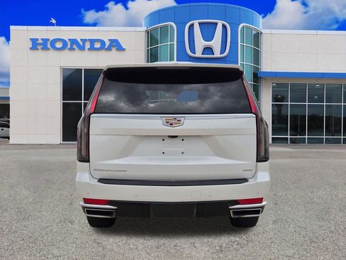 Used 2023 Cadillac Escalade Premium Luxury w/ Performance Package image 3