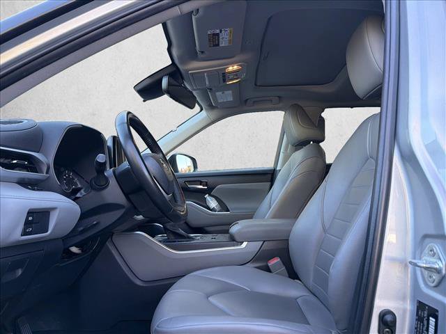 Used 2023 Toyota Highlander XLE FWD image 11