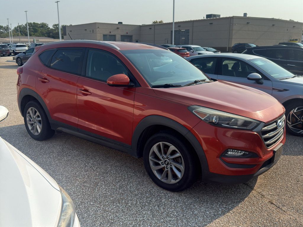 Used 2016 Hyundai Tucson SE w/ Option Group 02 AWD/4WD image 3