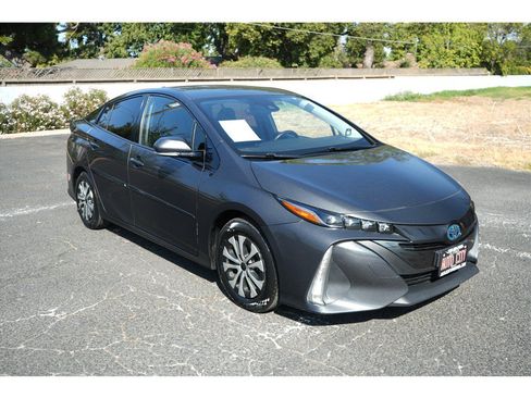 Used 2017 Toyota Prius Prime Premium w/ Carpet Mat Package FWD image 9