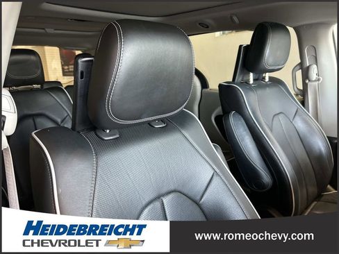 Used 2021 Chrysler Pacifica Limited w/ Uconnect Theater Family Group image 29