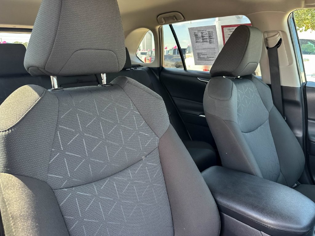 Used 2025 Toyota RAV4 XLE FWD image 23
