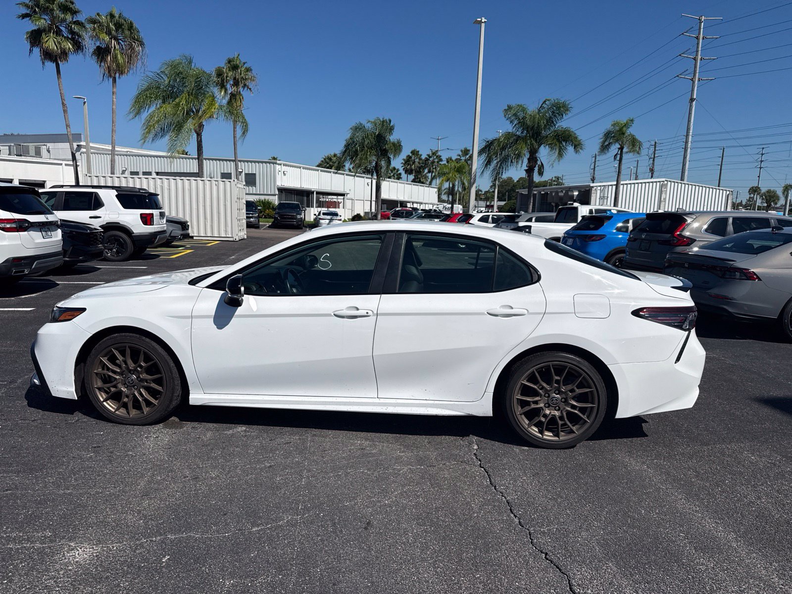 Used 2023 Toyota Camry SE w/ Convenience Package FWD image 4