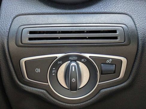 Used 2022 Mercedes-Benz GLC 300 4MATIC image 25