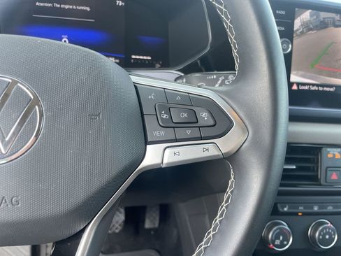 Certified 2022 Volkswagen Taos SE image 16