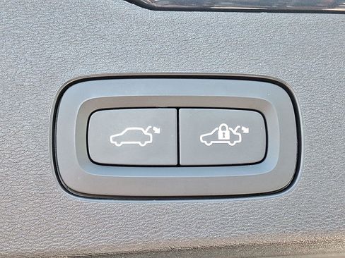 Certified 2023 Volvo V60 B5 Cross Country Plus image 29