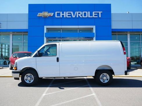 New 2025 Chevrolet Express 3500 w/ Driver Convenience Package RWD image 3