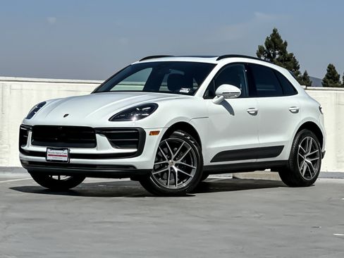 Certified 2026 Porsche Macan AWD/4WD image 1