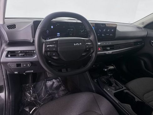 Used 2025 Kia K4 EX FWD image 11
