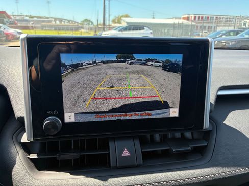 Used 2025 Toyota RAV4 LE AWD/4WD image 19