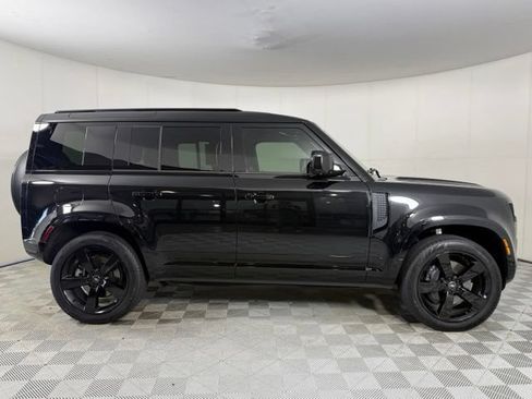 Used 2025 Land Rover Defender 110 X-Dynamic SE AWD/4WD image 8