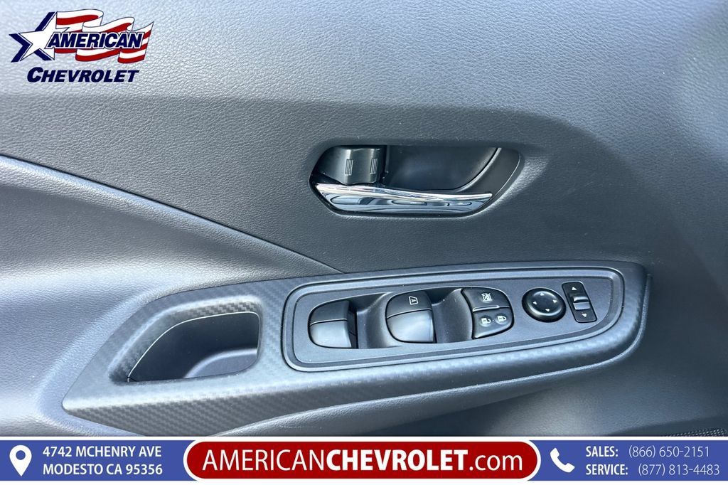 Used 2025 Nissan Versa SV FWD image 11