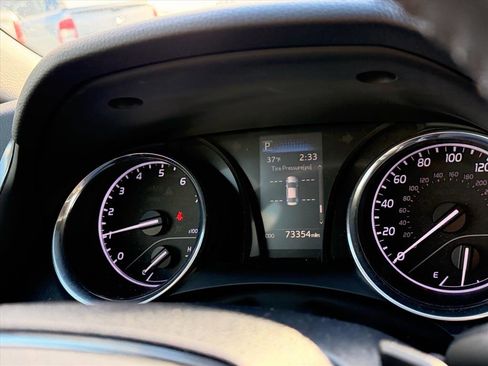 Used 2020 Toyota Camry SE image 16