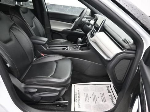 Used 2025 Jeep Compass Limited AWD/4WD image 8
